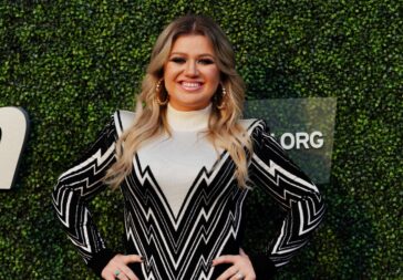 Net Worth and Earnings of Kelly Clarkson
